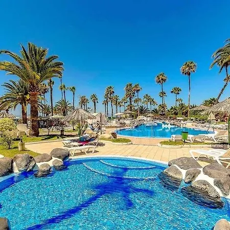 Graceful Brand New In Altamira 아파트